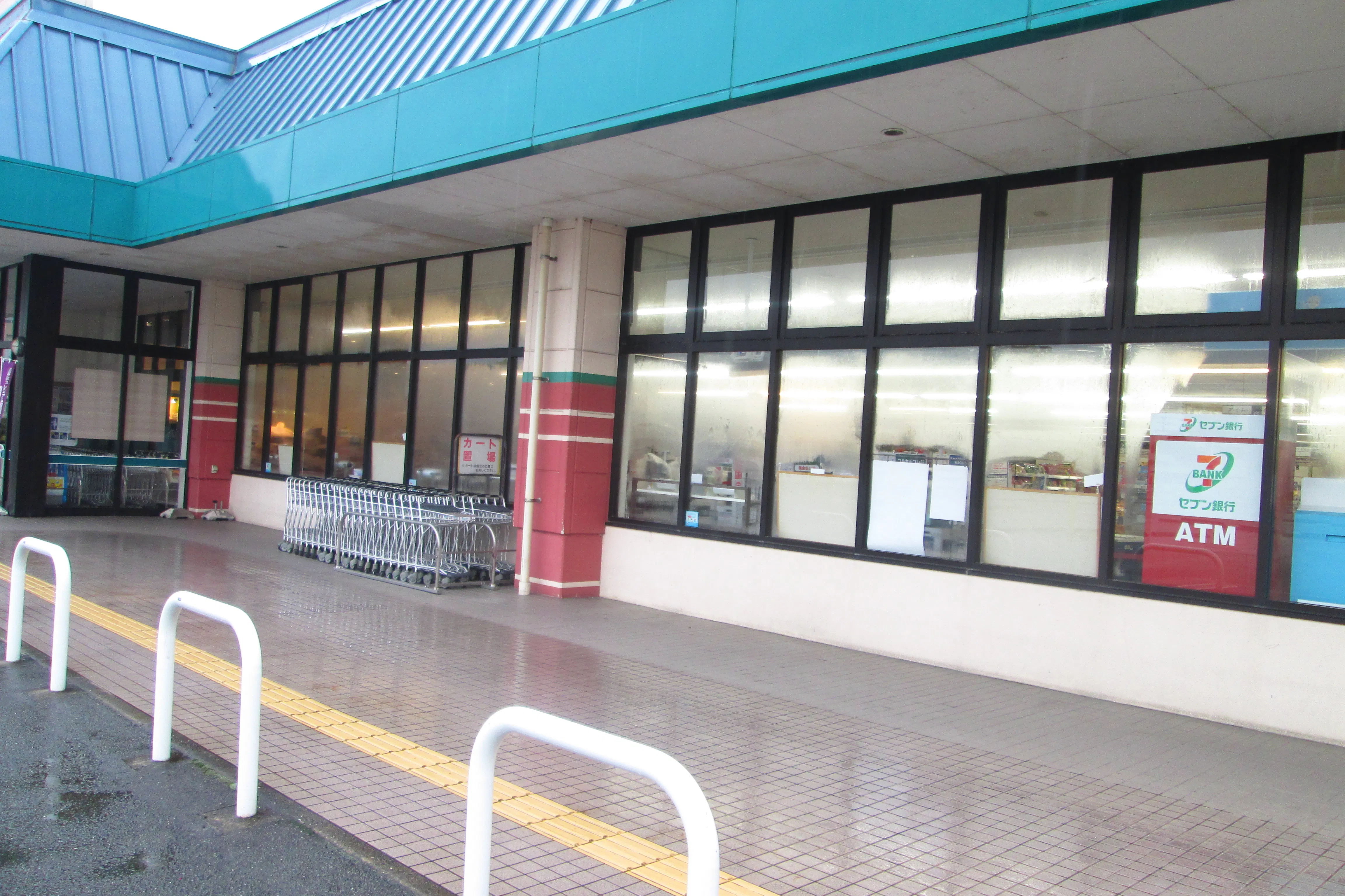 【レガネット柳川】店内入口横B 販促プロモーションに最適なスーパー屋外催事イベントスペース