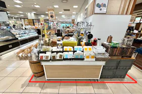 【マルイファミリー志木】1階 カレンダリウムF03【食・物販】コンパクトなスペースでスイーツ、菓子などに最適なスペースです。