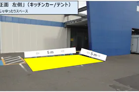 【スーパーセンタートライアル武雄富岡店】店正面左側(キッチンカー/テント)