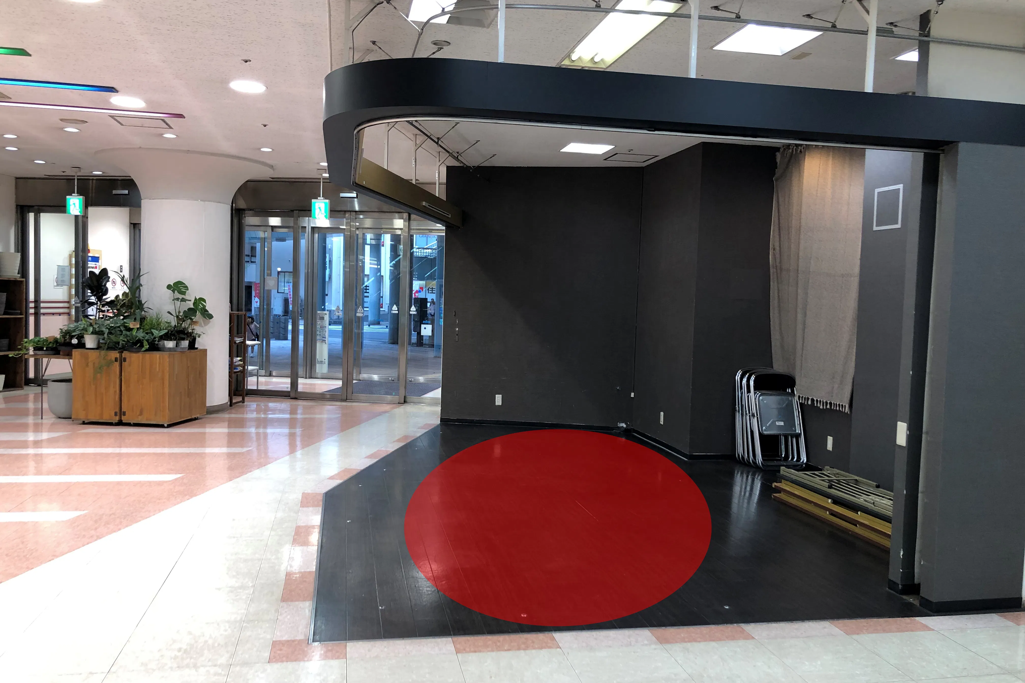 【入間ショッピングプラザサイオス】展示会やプロモーションに最適な駅近商業施設1Fエントランス前にあるイベントスペース(23㎡)