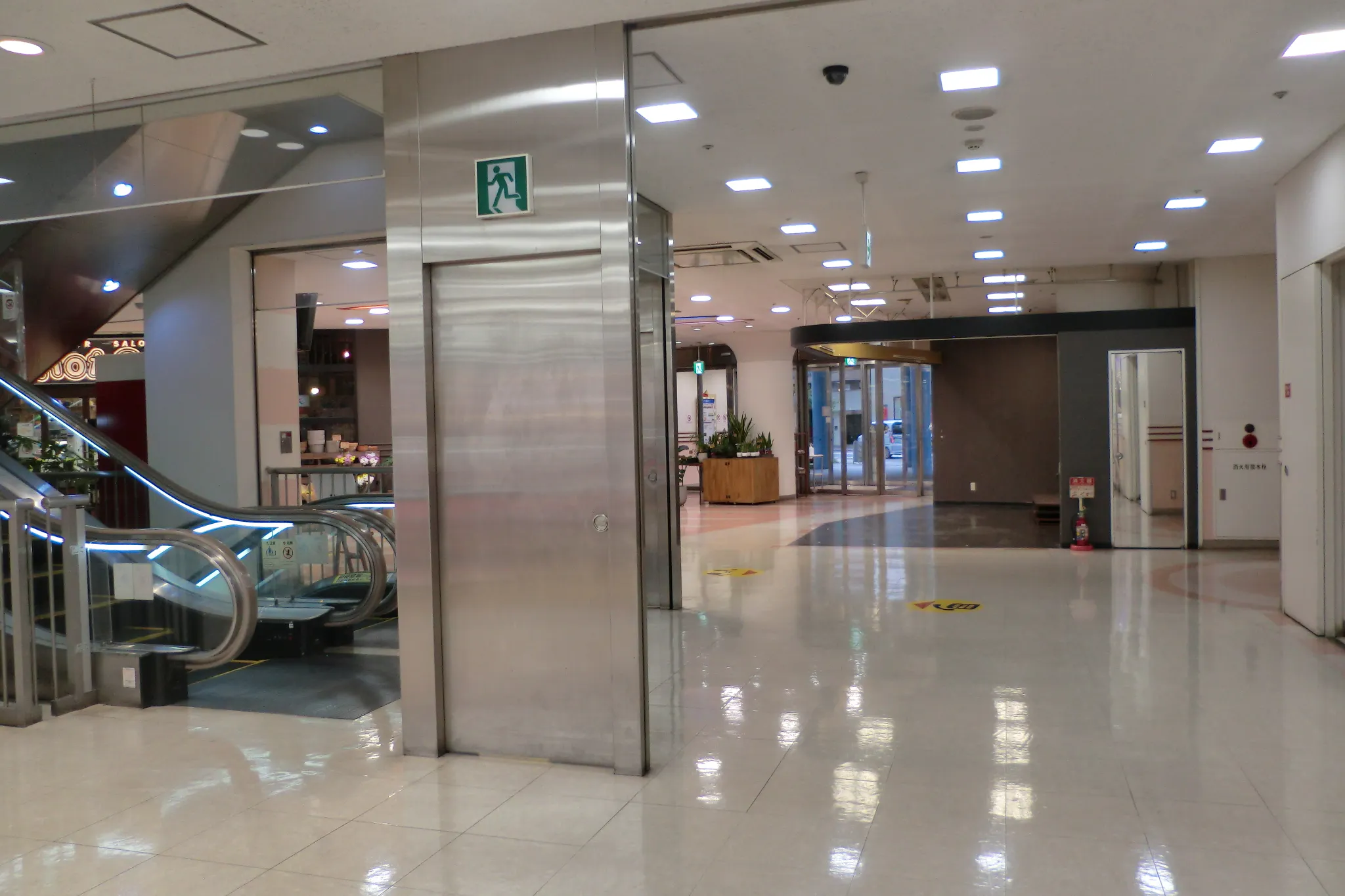 【入間ショッピングプラザサイオス】展示会やプロモーションに最適な駅近商業施設1Fエントランス前にあるイベントスペース(23㎡)