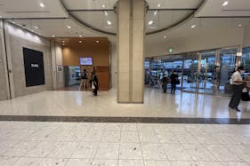 【アミュプラザ鹿児島】AMU広場入り口すぐの食物販やファッション関連の催事に最適なポップアップスペース