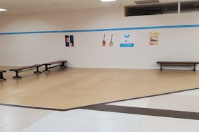 【ヨシヅヤ清洲店】プロモーションやポップアップストアに適した地域密着型商業施設の2Fヤマハ音楽教室横の休憩スペース