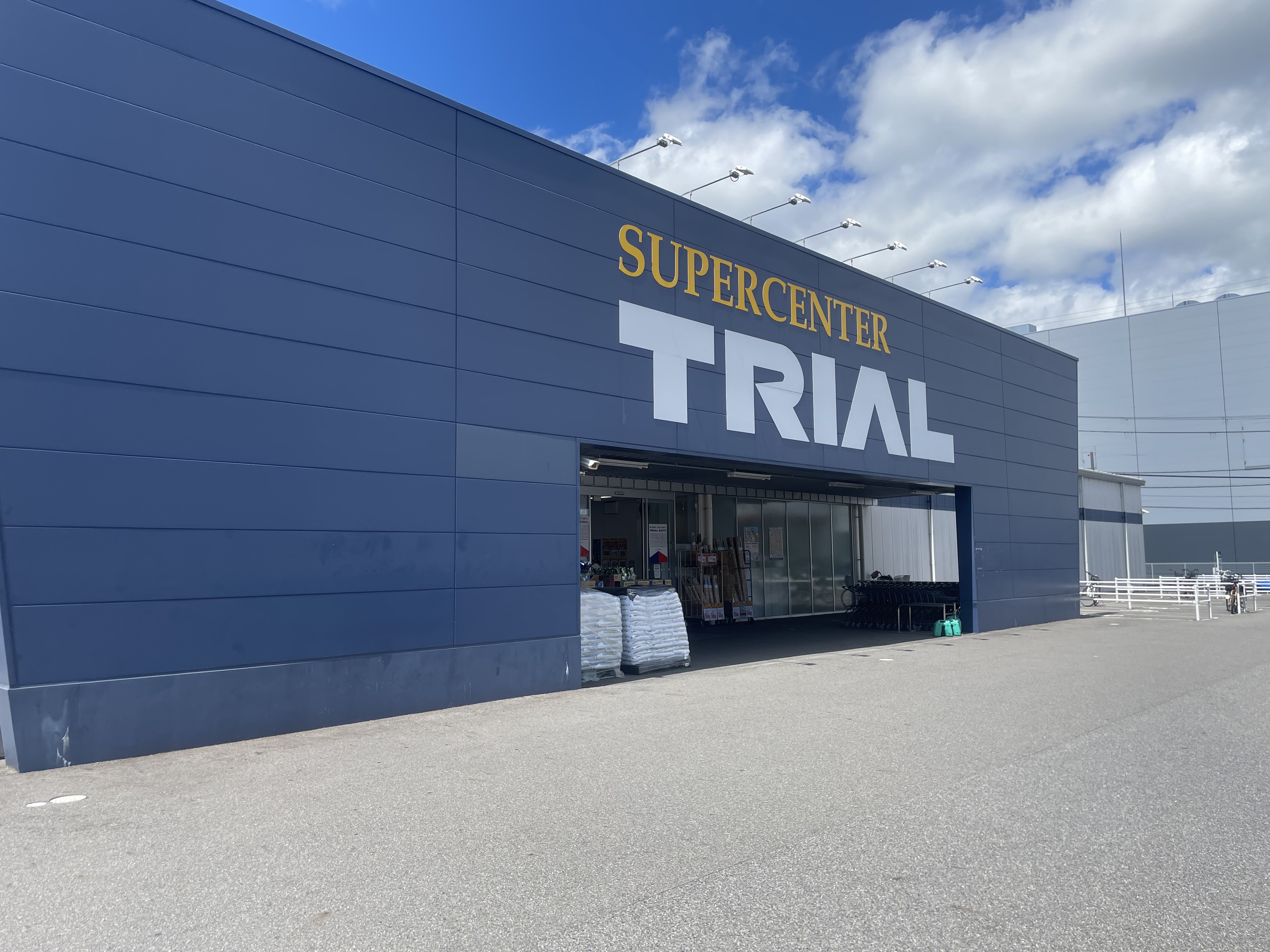 【スーパーセンタートライアル湖南店】キッチンカー（調理営業）出店限定/屋外スペース