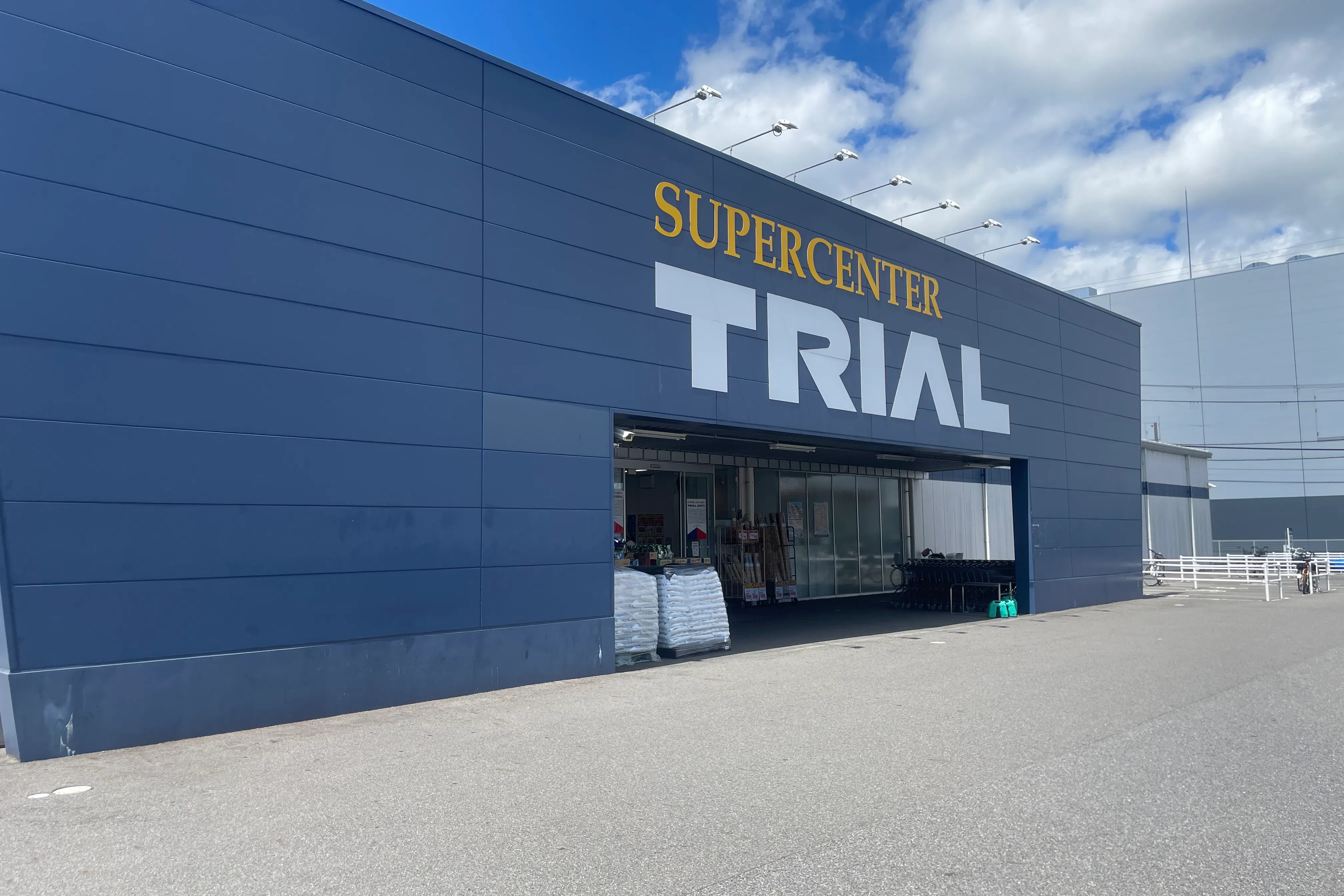 【スーパーセンタートライアル湖南店】キッチンカー(調理営業)出店限定/屋外スペース