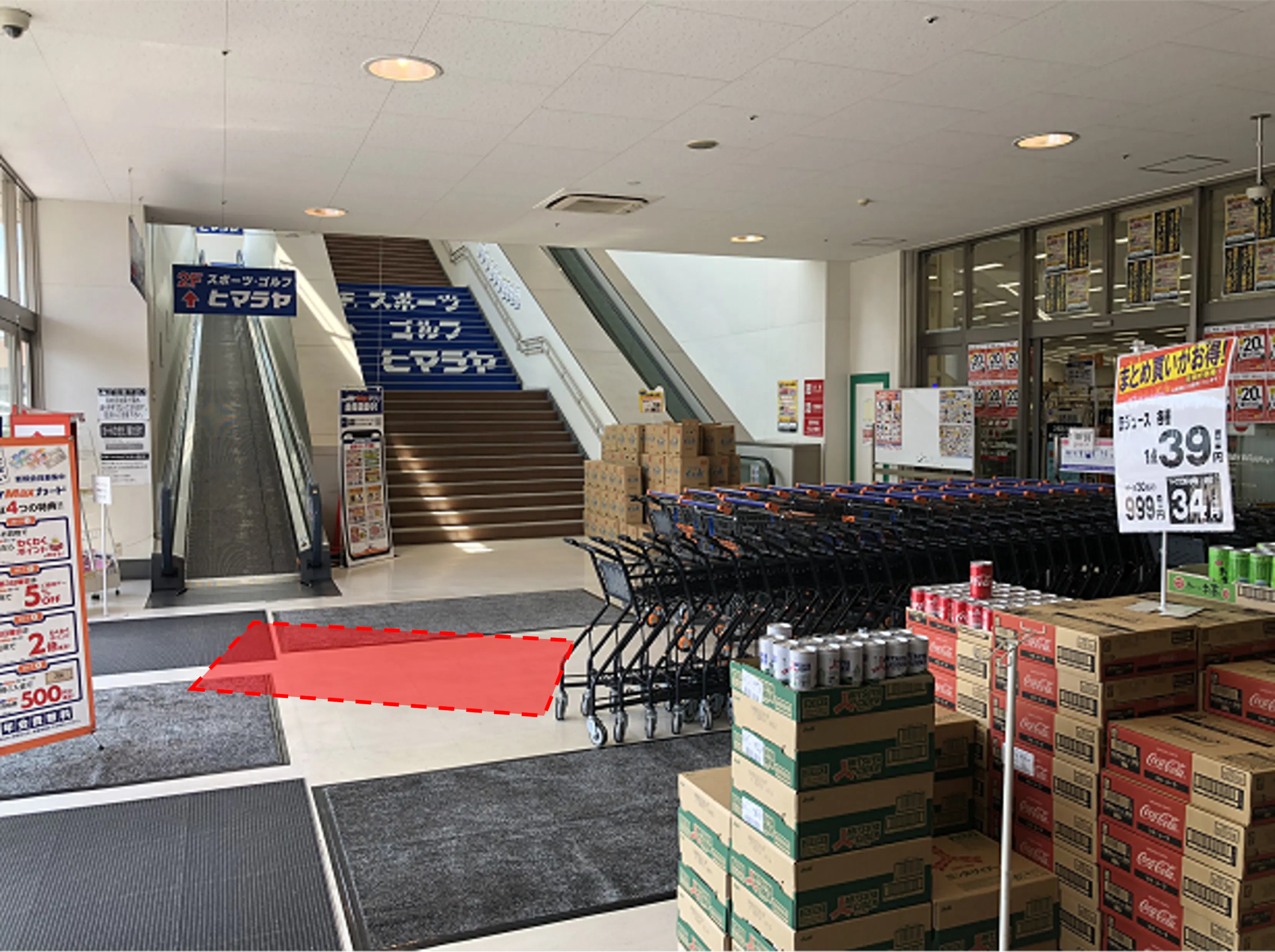 【ミスターマックス 岡山西店】風除室 販促プロモーションや物販用途に最適な総合ディスカウントストアの催事イベントスペース