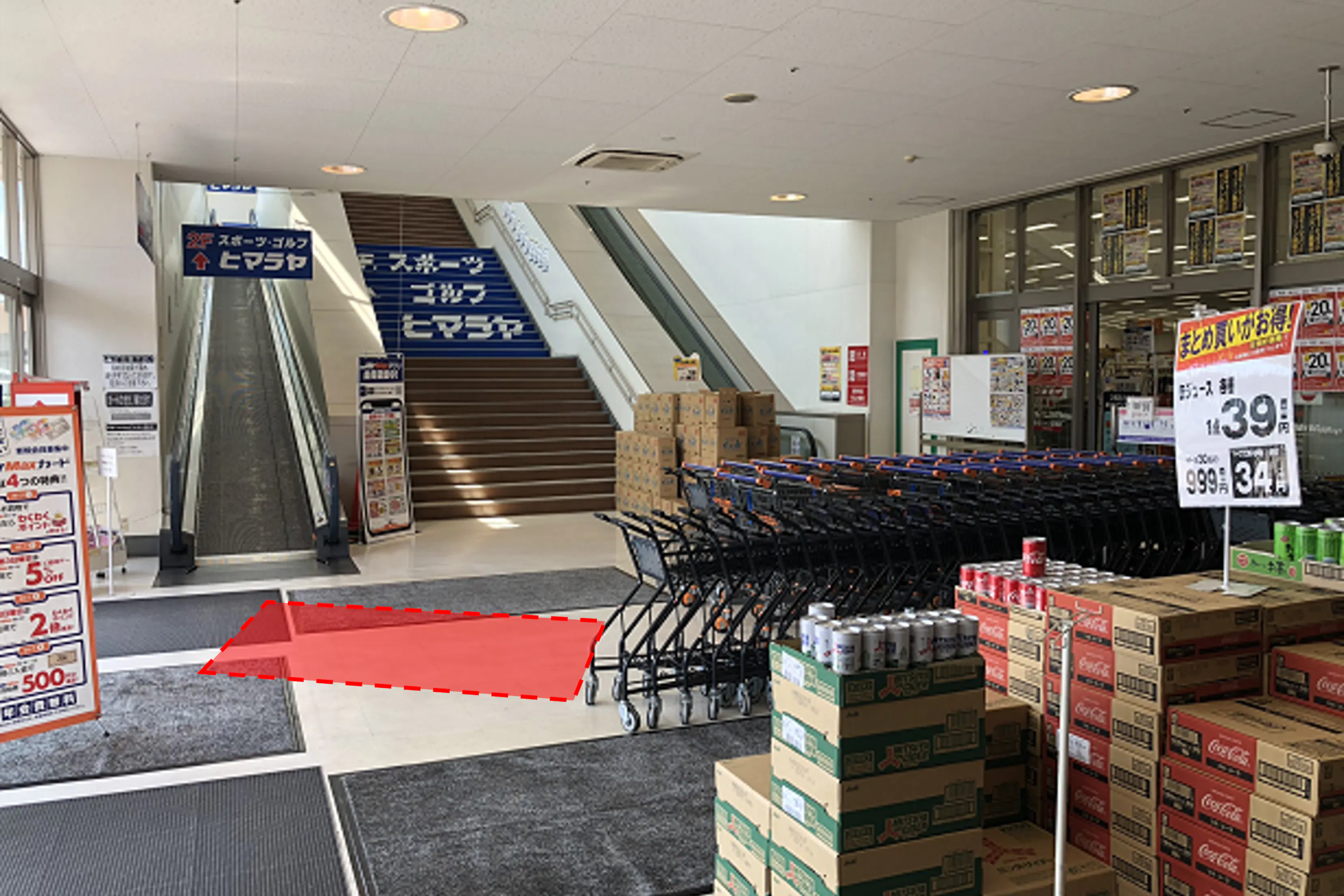 【ミスターマックス 岡山西店】風除室 販促プロモーションや物販用途に最適な総合ディスカウントストアの催事イベントスペース
