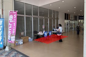 【ミスターマックス 八幡西店】モール(美容ピュア・整骨院間) 販促プロモーションや物販用途に最適な総合ディスカウントストアの催事イベントスペース