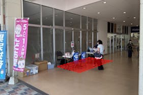 【ミスターマックス 八幡西店】モール(美容ピュア・整骨院間) 販促プロモーションや物販用途に最適な総合ディスカウントストアの催事イベントスペース
