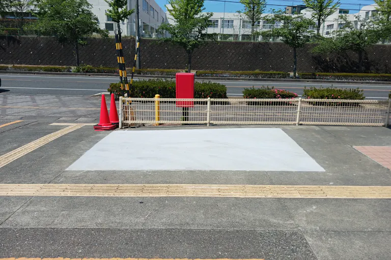 【レガネット美鈴の杜】C 正面玄関外側 物販やキッチンカー出店に最適なスーパー屋外催事イベントスペースの画像2