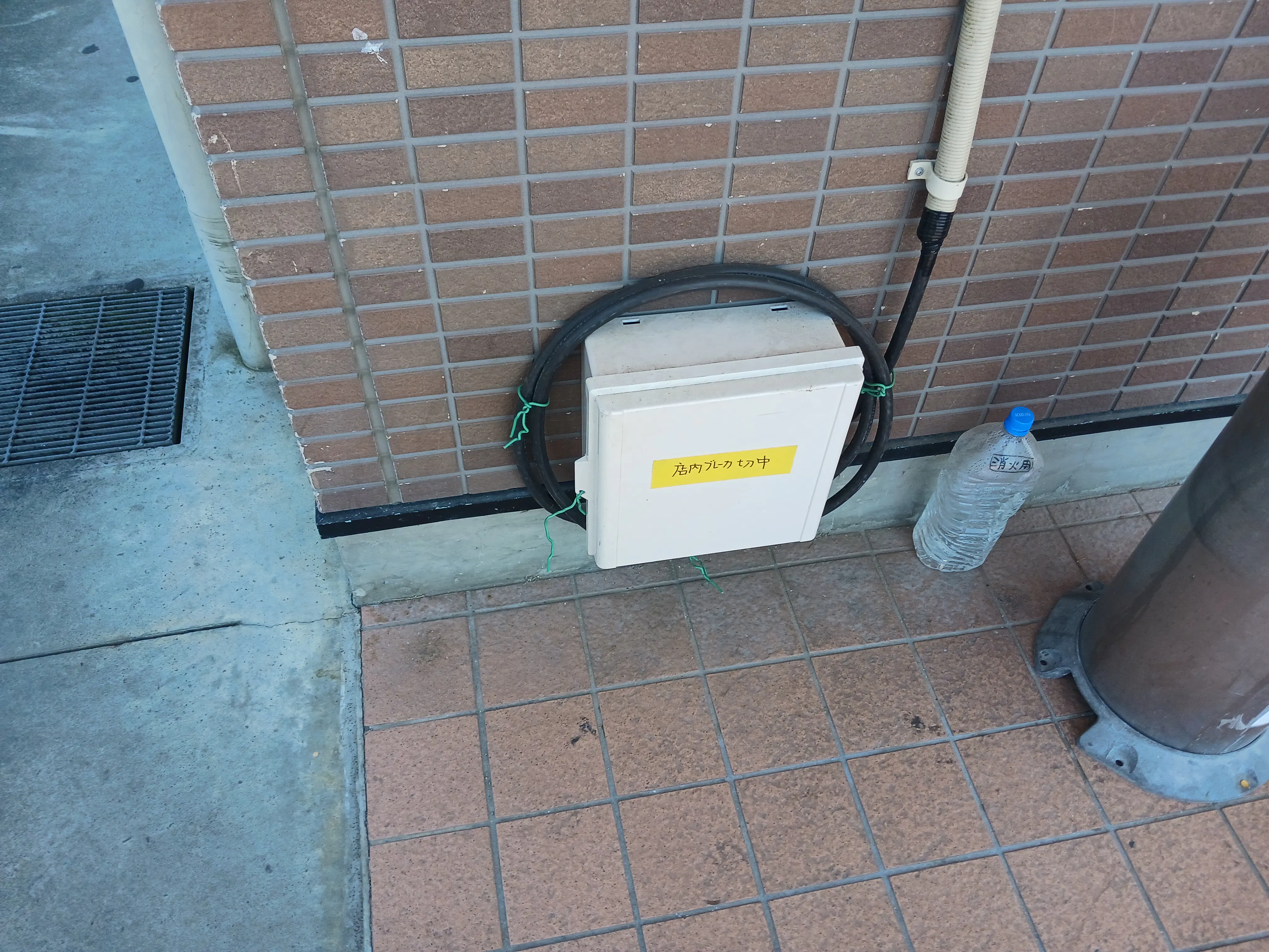 【レガネット美鈴の杜】C 正面玄関外側 物販やキッチンカー出店に最適なスーパー屋外催事イベントスペース