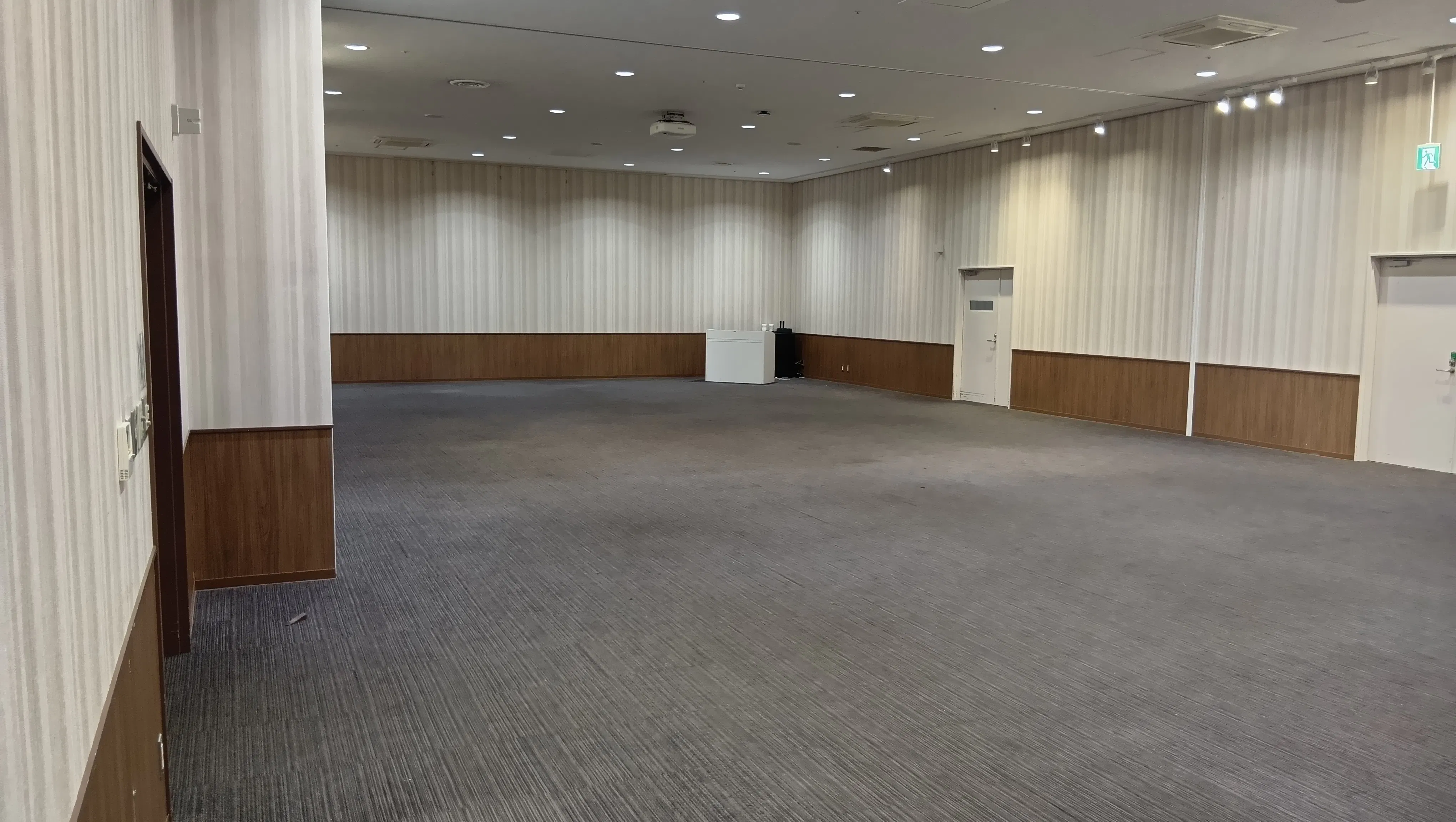 【イオンモール広島府中】3階　イオンホールの画像