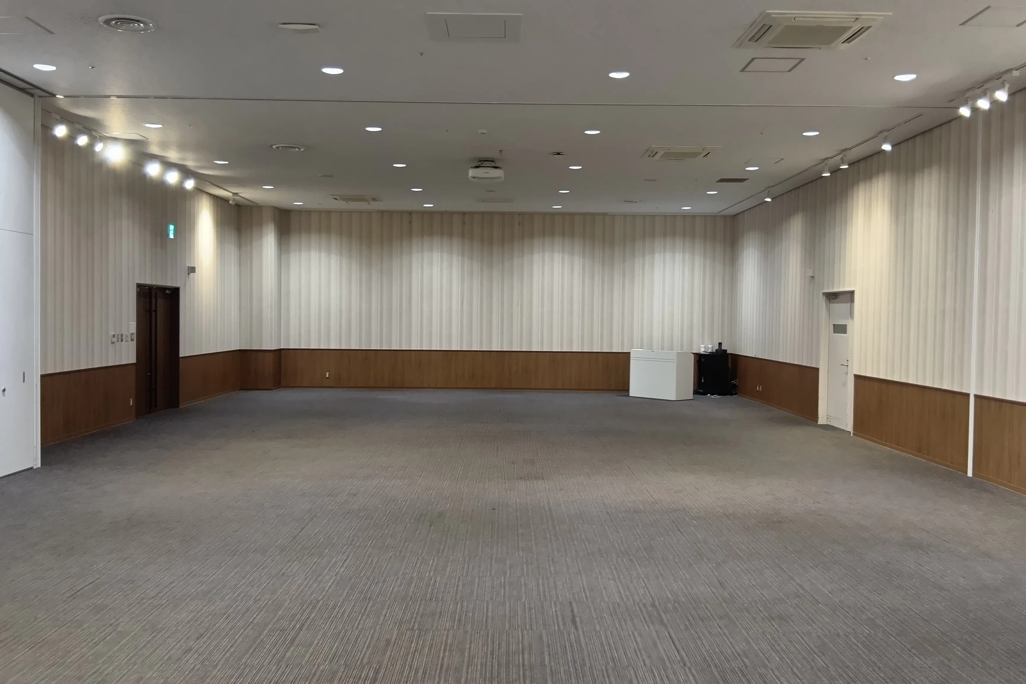 【イオンモール広島府中】3階 イオンホール