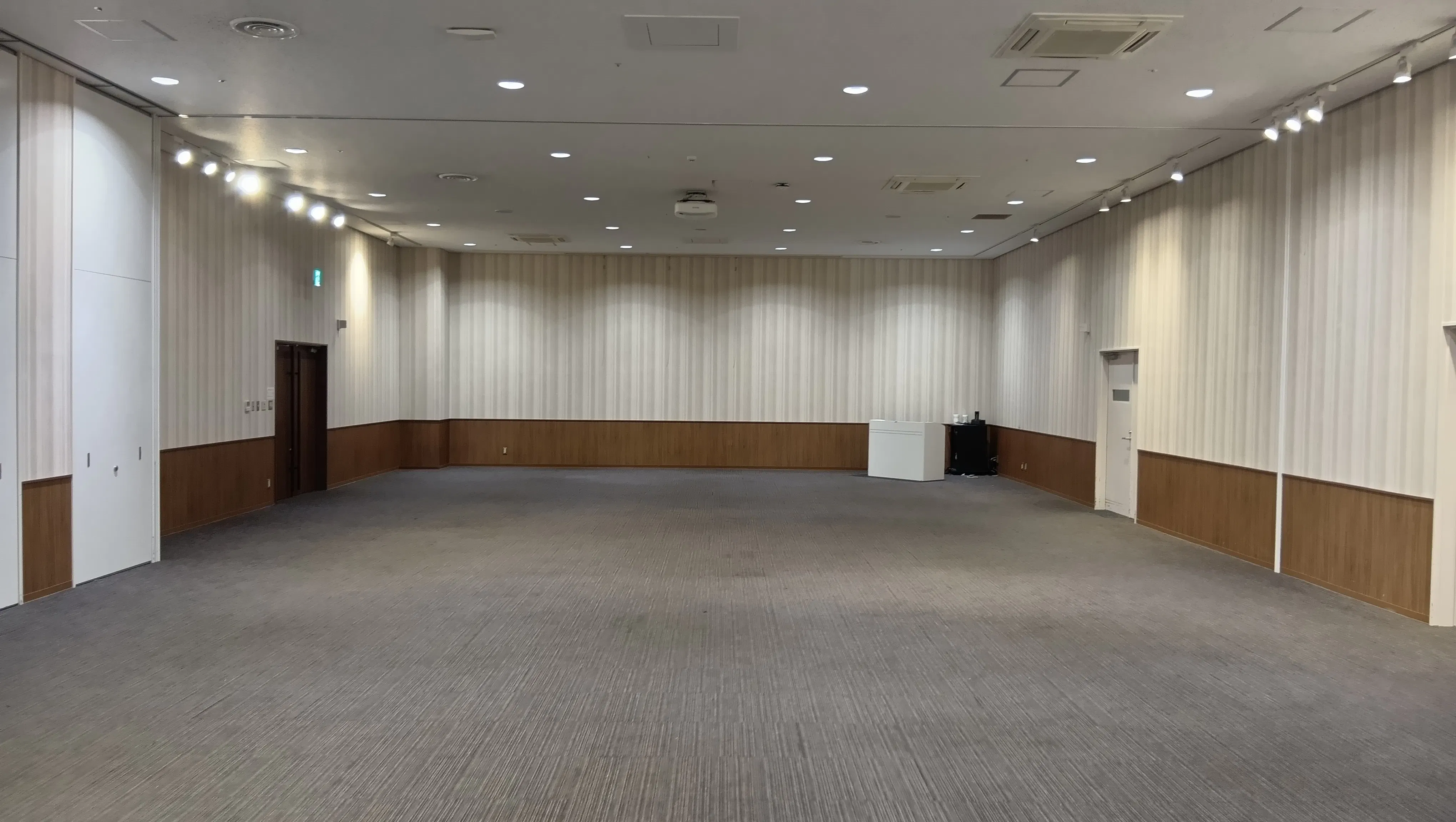 【イオンモール広島府中】3階 イオンホール
