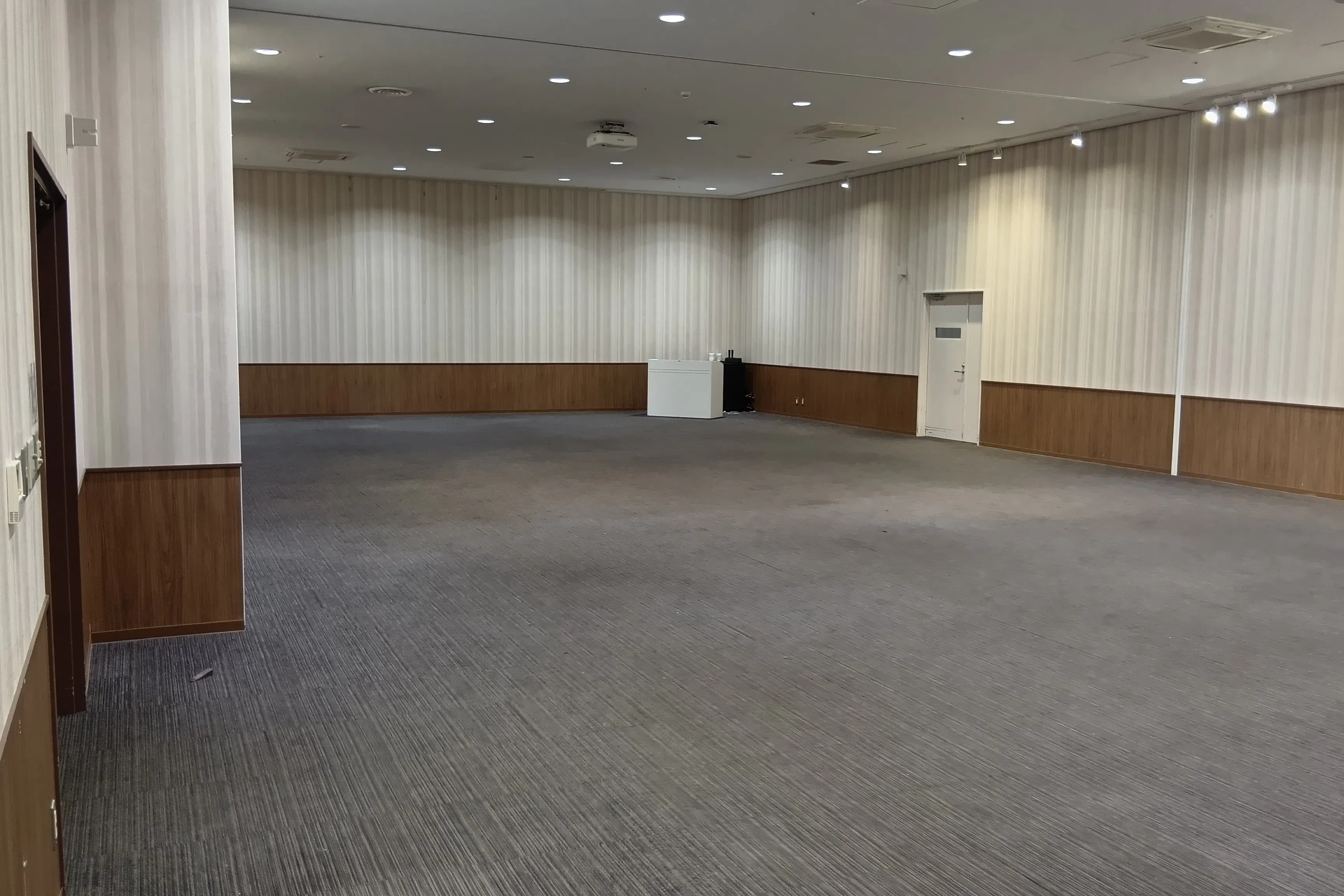 【イオンモール広島府中】3階 イオンホール