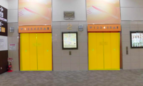 【イオンモール神戸北】モール内広告 エレベーター