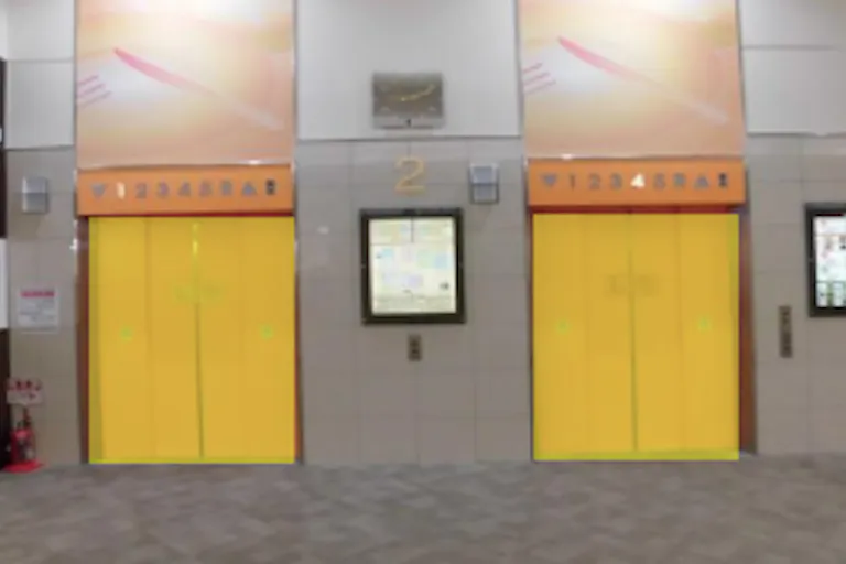 【イオンモール神戸北】モール内広告 エレベーターの画像1