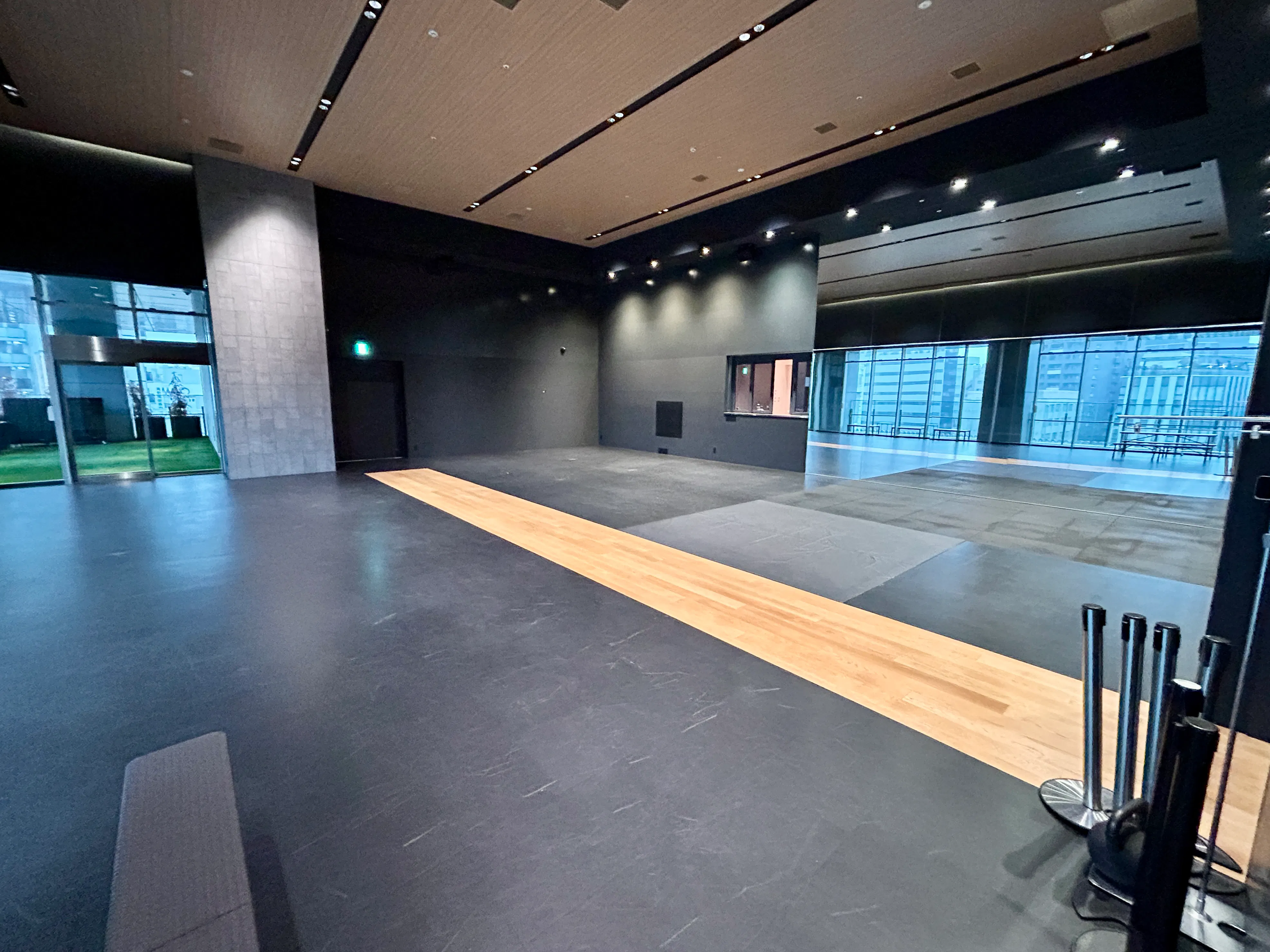 【西武新宿駅1分|東急歌舞伎町タワー5階】290㎡・立食180名対応のイベントスペース