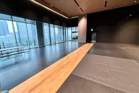 【西武新宿駅1分|東急歌舞伎町タワー5階】290㎡・立食180名対応のイベントスペース