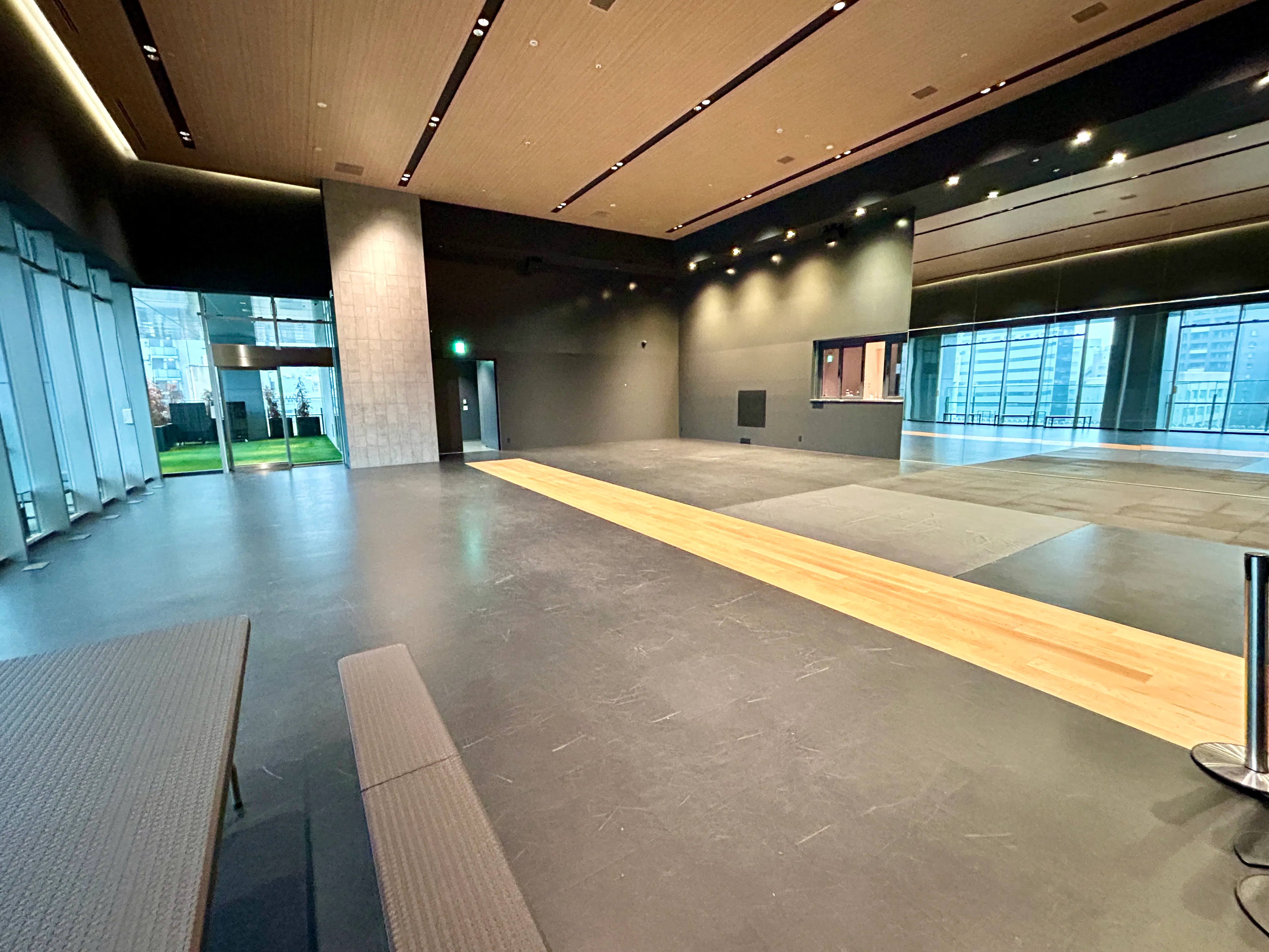 【西武新宿駅1分|東急歌舞伎町タワー5階】290㎡・立食180名対応のイベントスペースの画像