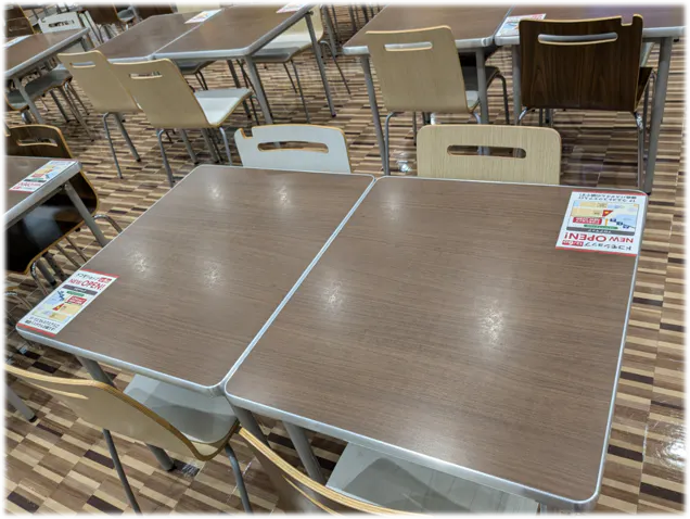 【イオンモール熊本】広告①_フードコート テーブルステッカー