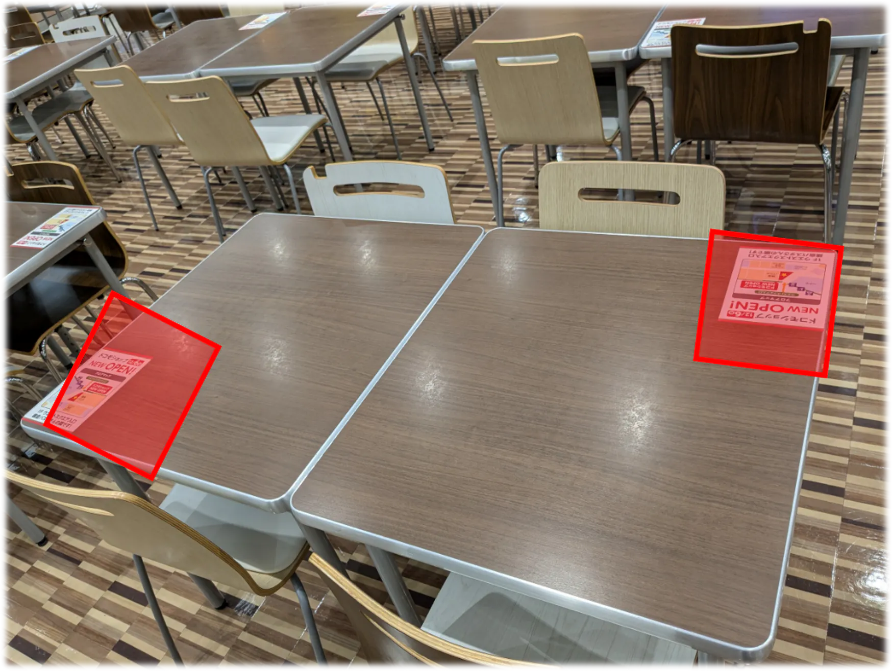 【イオンモール熊本】広告①_フードコート テーブルステッカー