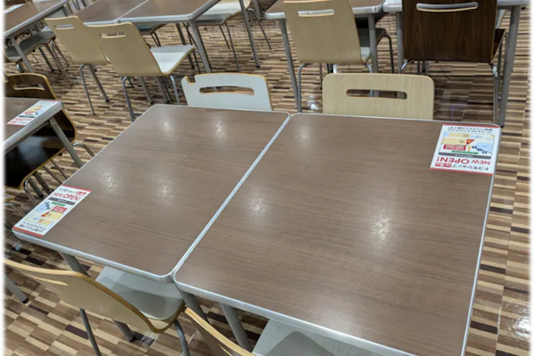 【イオンモール熊本】広告①_フードコート テーブルステッカーの画像2