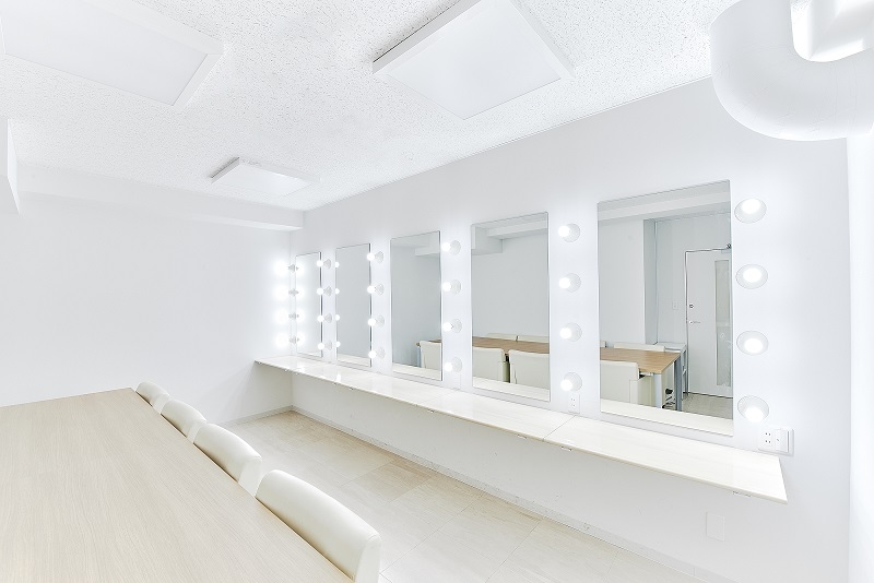 最大5名まで同時にヘアメイクが可能です。