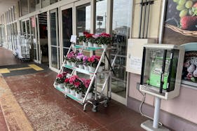 【西友 阿久和店】1F軒先入口横 プロモーション用途や物販、食物販のポップアップストアに最適なスーパーの屋外催事イベントスペース