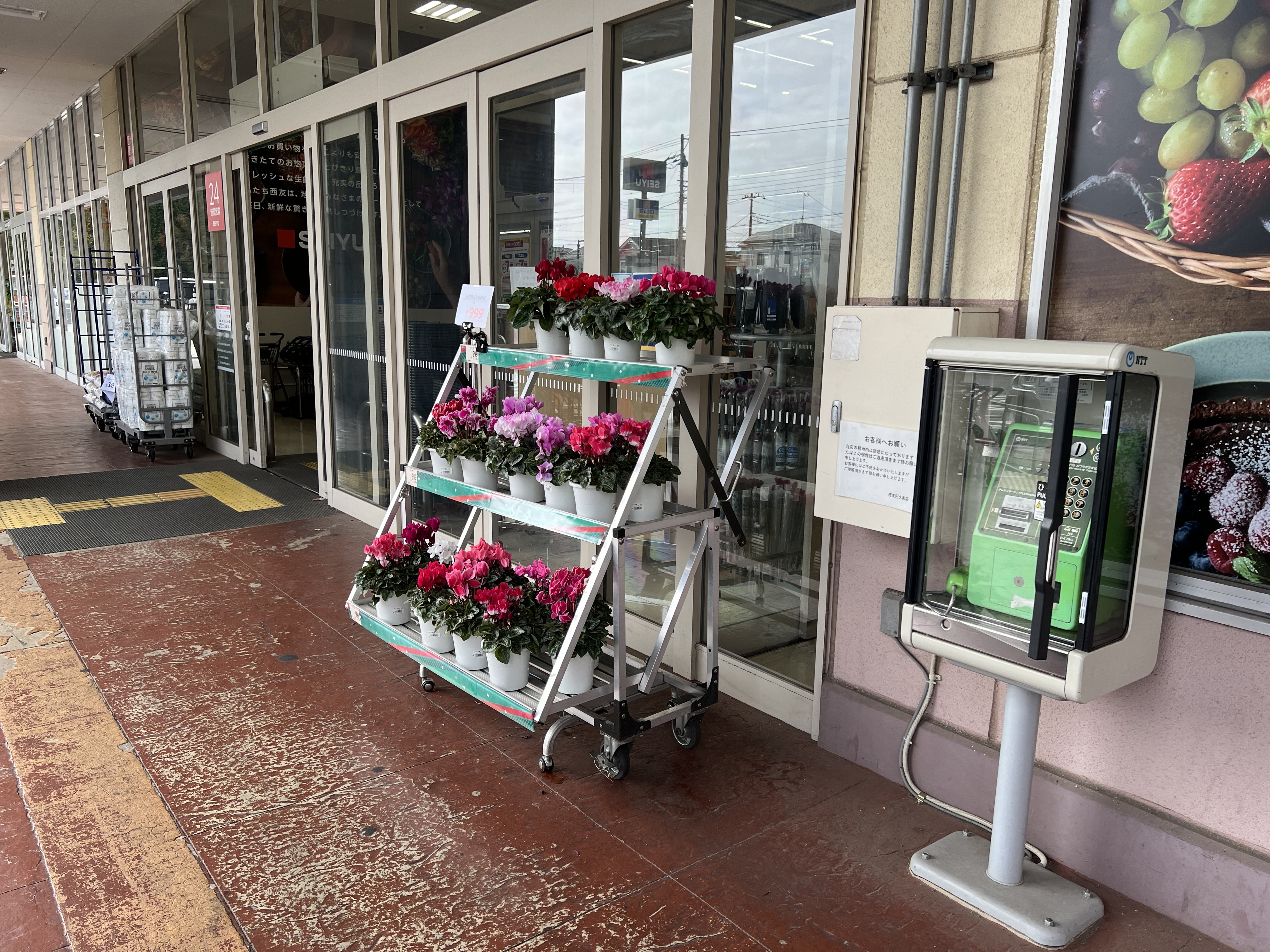 【西友　阿久和店】＜料金改定：お値下げしました＞ 1F軒先入口横　プロモーション用途や物販、食物販のポップアップストアに最適なスーパーの屋外催事イベントスペース