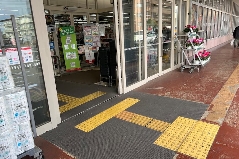 【西友 阿久和店】<料金改定:お値下げしました> 1F軒先入口横 プロモーション用途や物販、食物販のポップアップストアに最適なスーパーの屋外催事イベントスペースの画像5