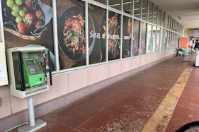 【西友 阿久和店】<料金改定:お値下げしました> 1F軒先入口横 プロモーション用途や物販、食物販のポップアップストアに最適なスーパーの屋外催事イベントスペース