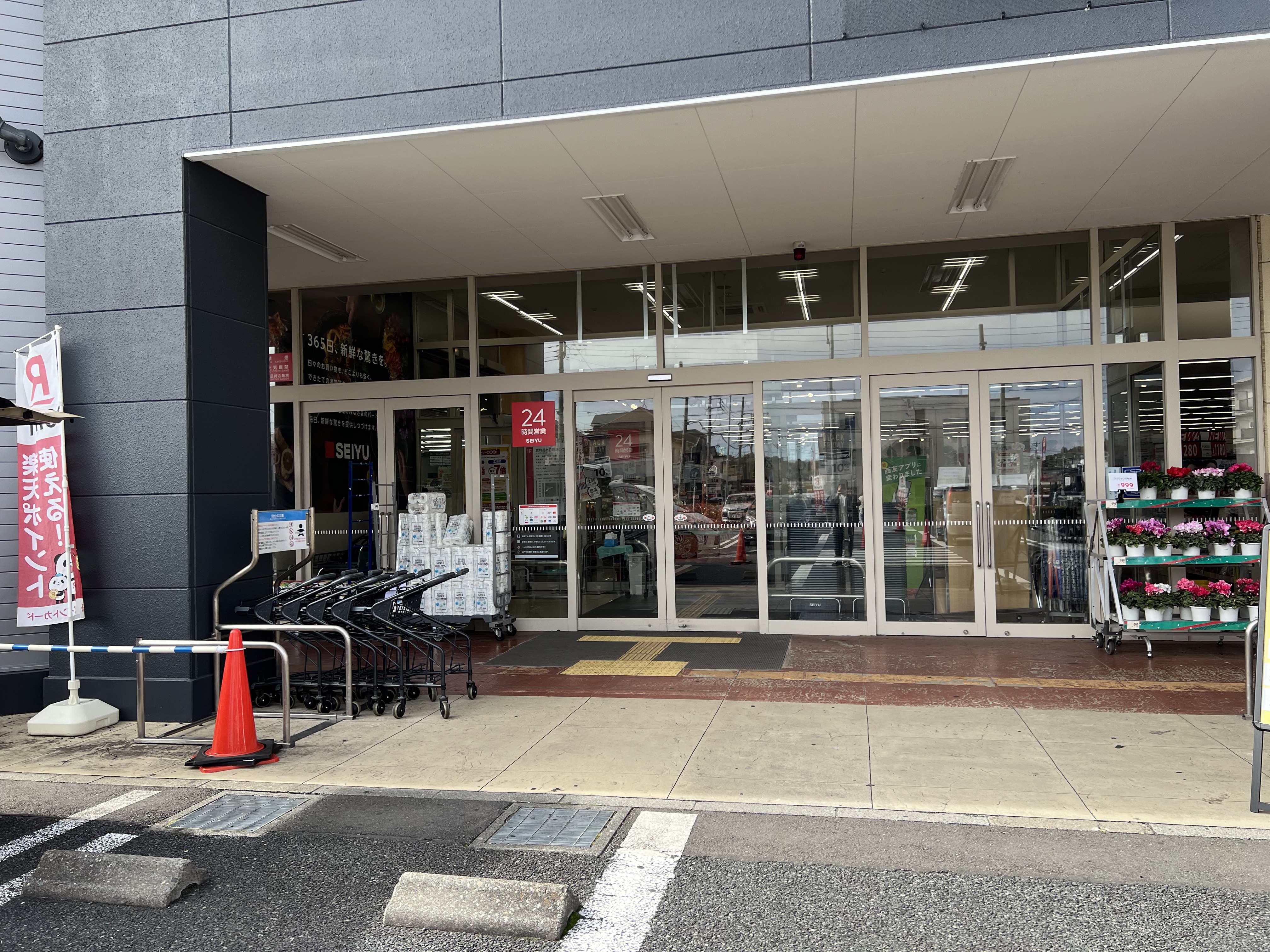 【西友　阿久和店】＜料金改定：お値下げしました＞ 1F軒先入口横　プロモーション用途や物販、食物販のポップアップストアに最適なスーパーの屋外催事イベントスペースの画像7