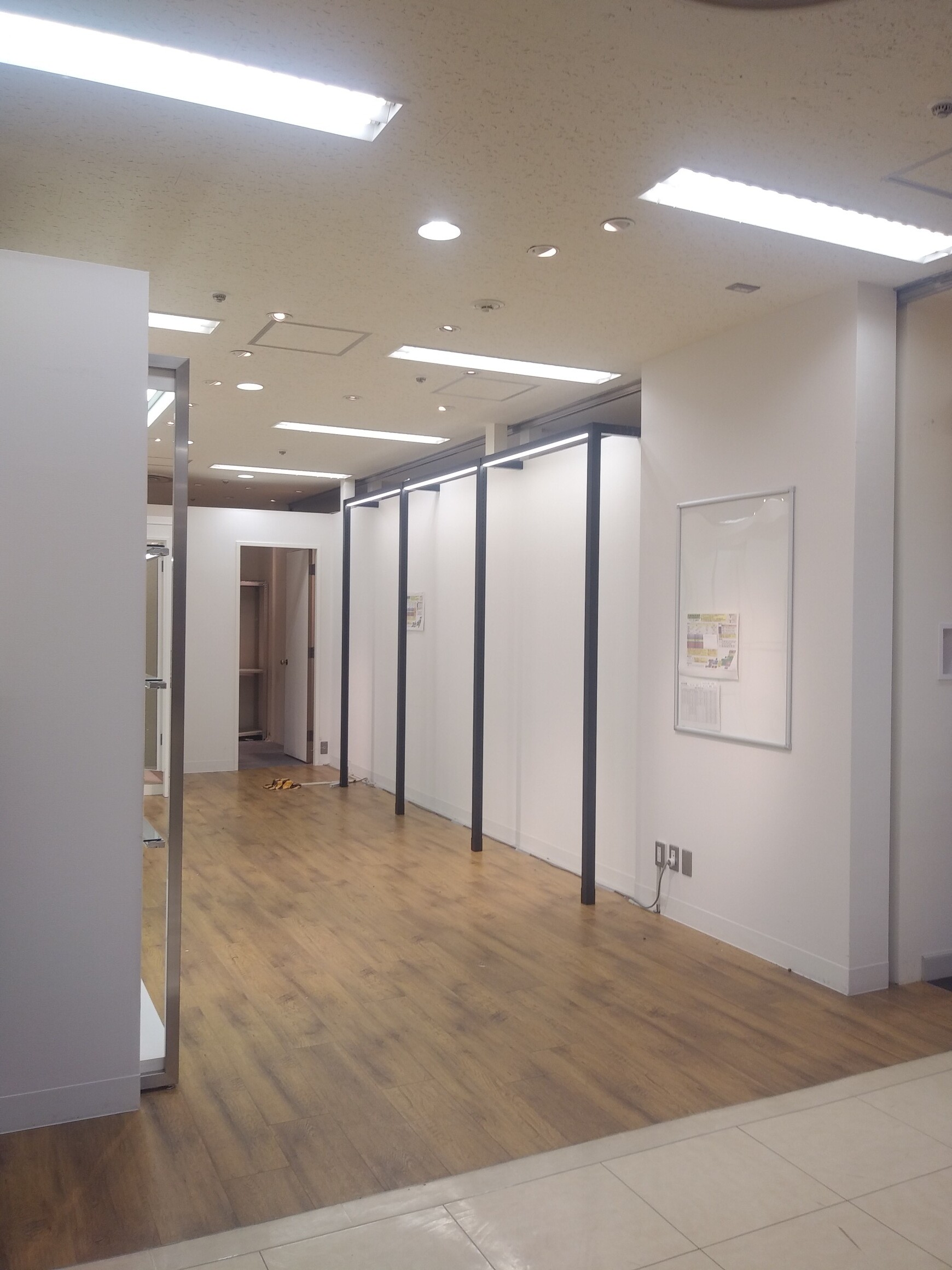 【東急百貨店たまプラーザ店】紳士服や生活雑貨などのポップアップストアに最適な3階エスカレーター正面の視認性の高いイベントスペースの画像7