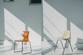 【代々木上原駅3分】展示会場や撮影に最適な自然光が1日中入る白とコンクリートのシンプルなスタジオ