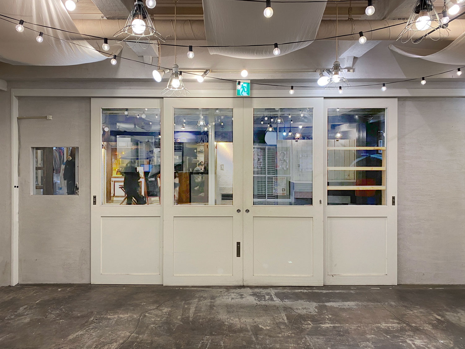 扉は広く開放が出来るタイプです