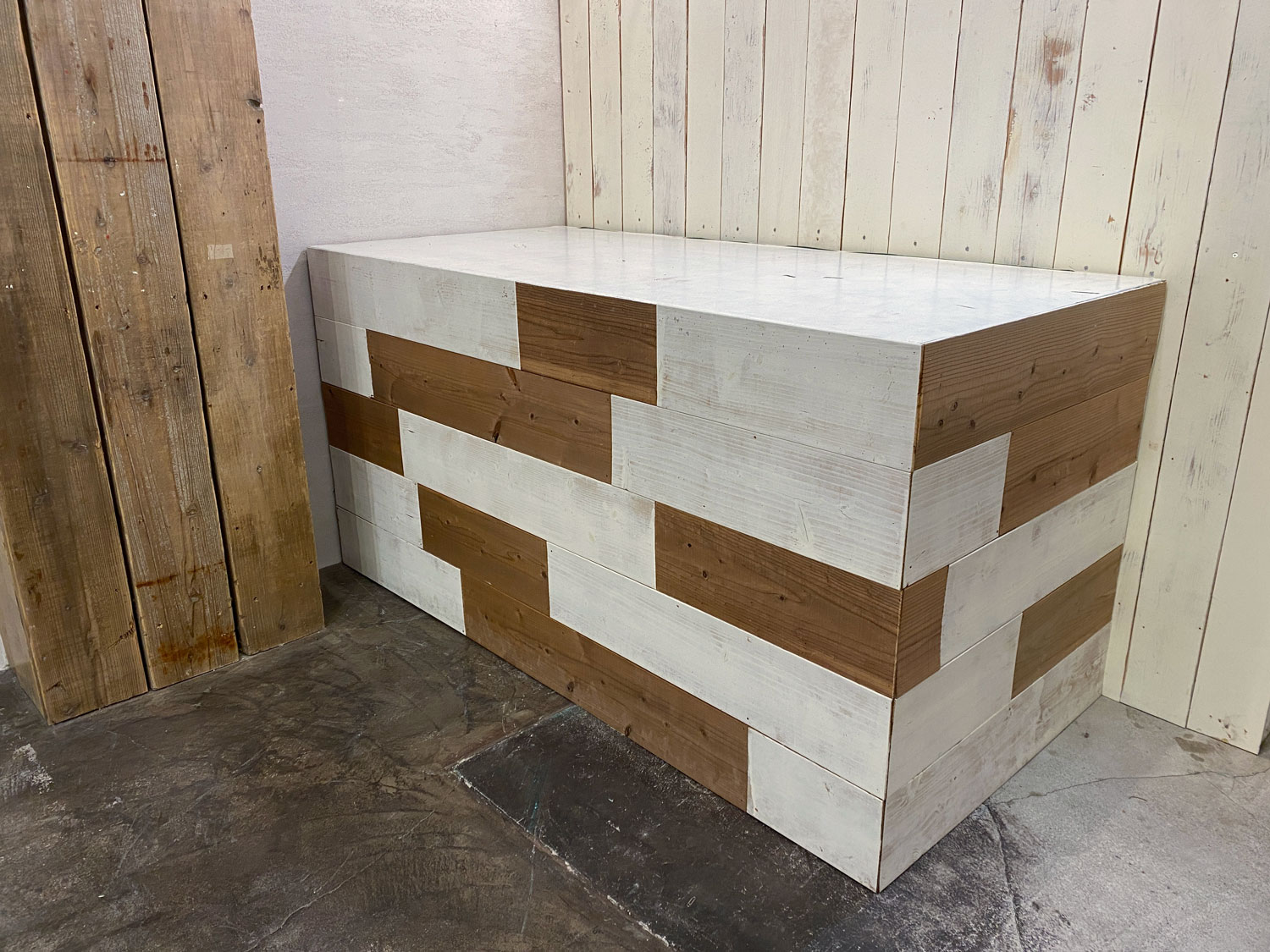 ＜展示台＞  W1820mm×D860×H900  移動可能