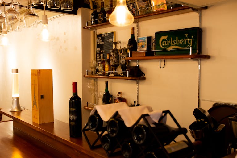 バーカウンターが設置されています。