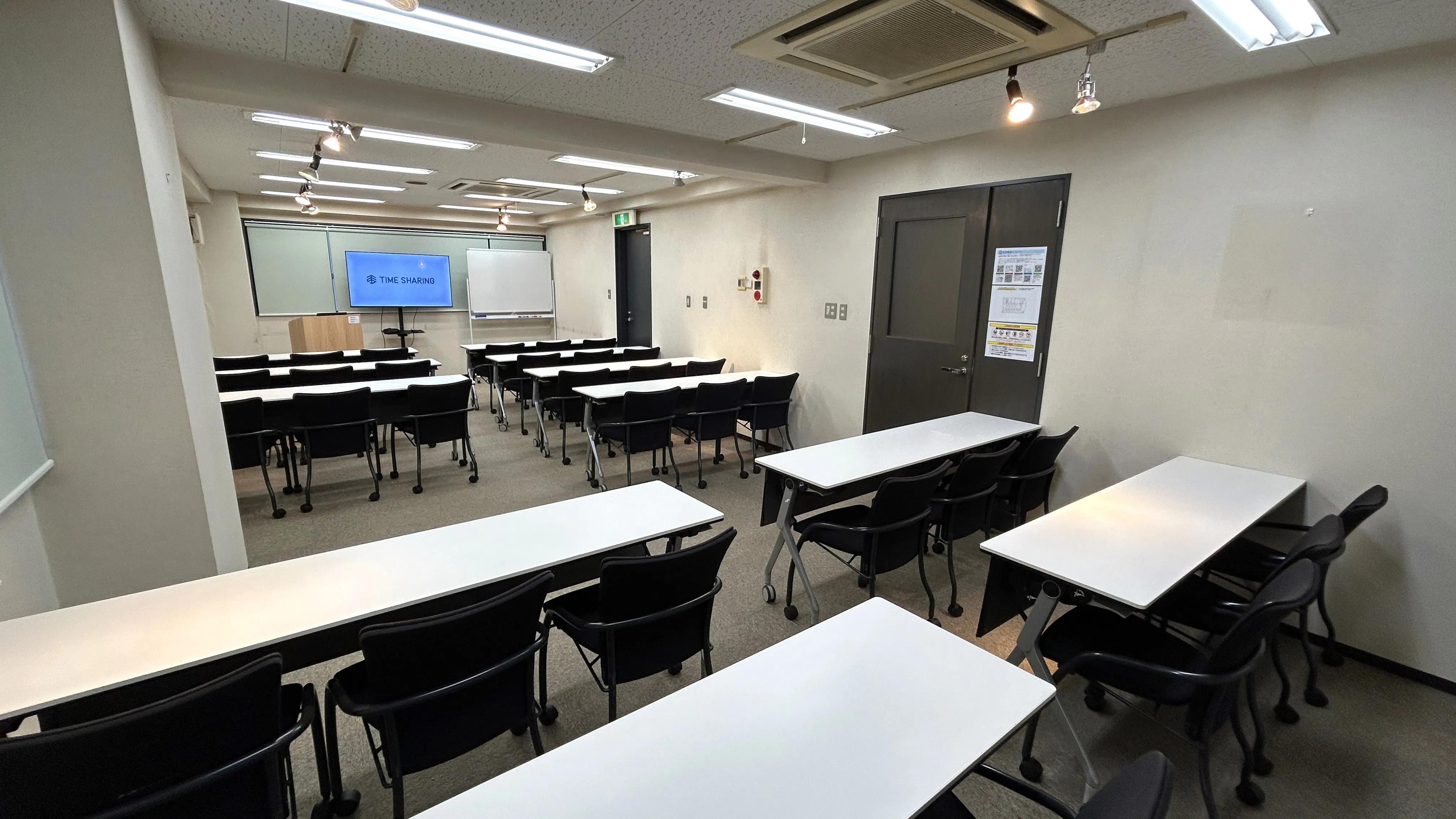 【TIME SHARING 田原町 USUI ANNEX｜田原町駅5分】33名着席で学びと交流に使える5階イベントスペース