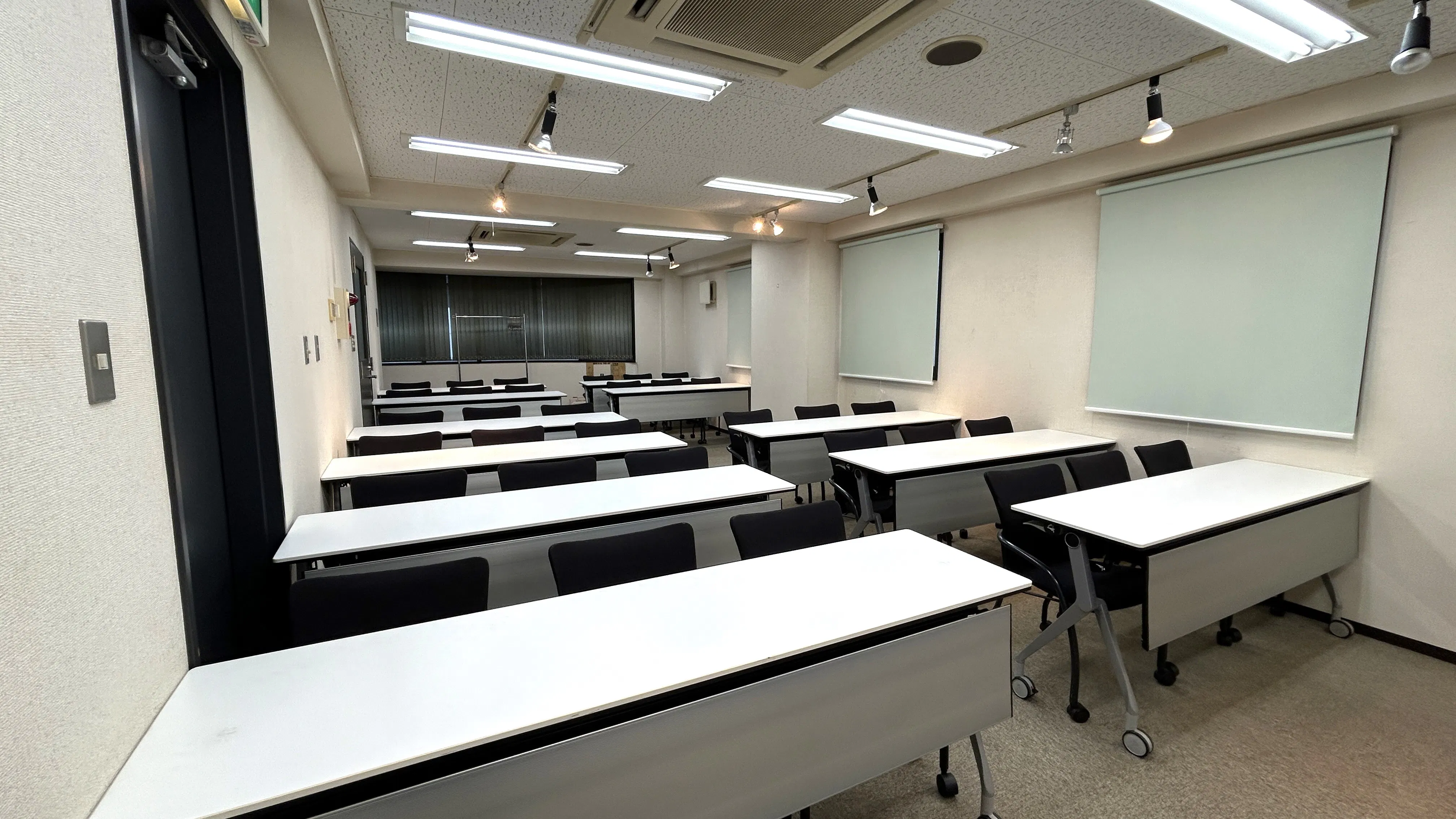 【TIME SHARING 田原町 USUI ANNEX｜田原町駅5分】33名着席で学びと交流に使える5階イベントスペース