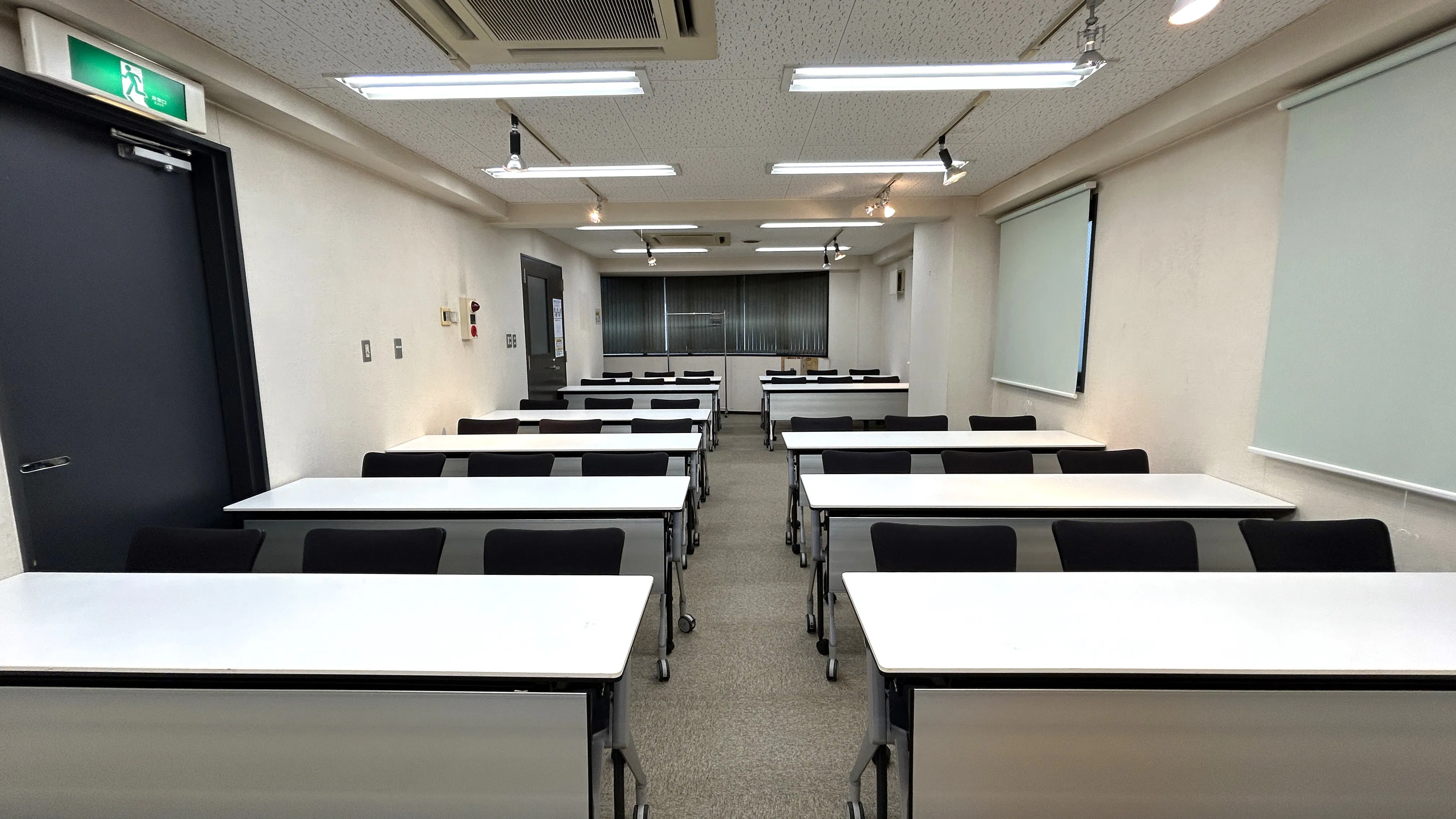【TIME SHARING 田原町 USUI ANNEX｜田原町駅5分】33名着席で学びと交流に使える5階イベントスペース