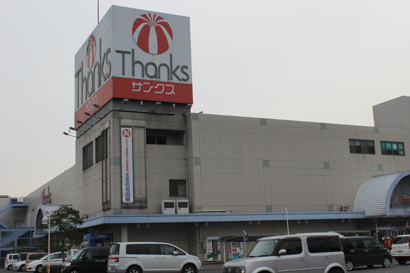 【千代田サンクスショッピングセンター】キッチンカーに利用可能な屋外スペース（店舗入り口から右）