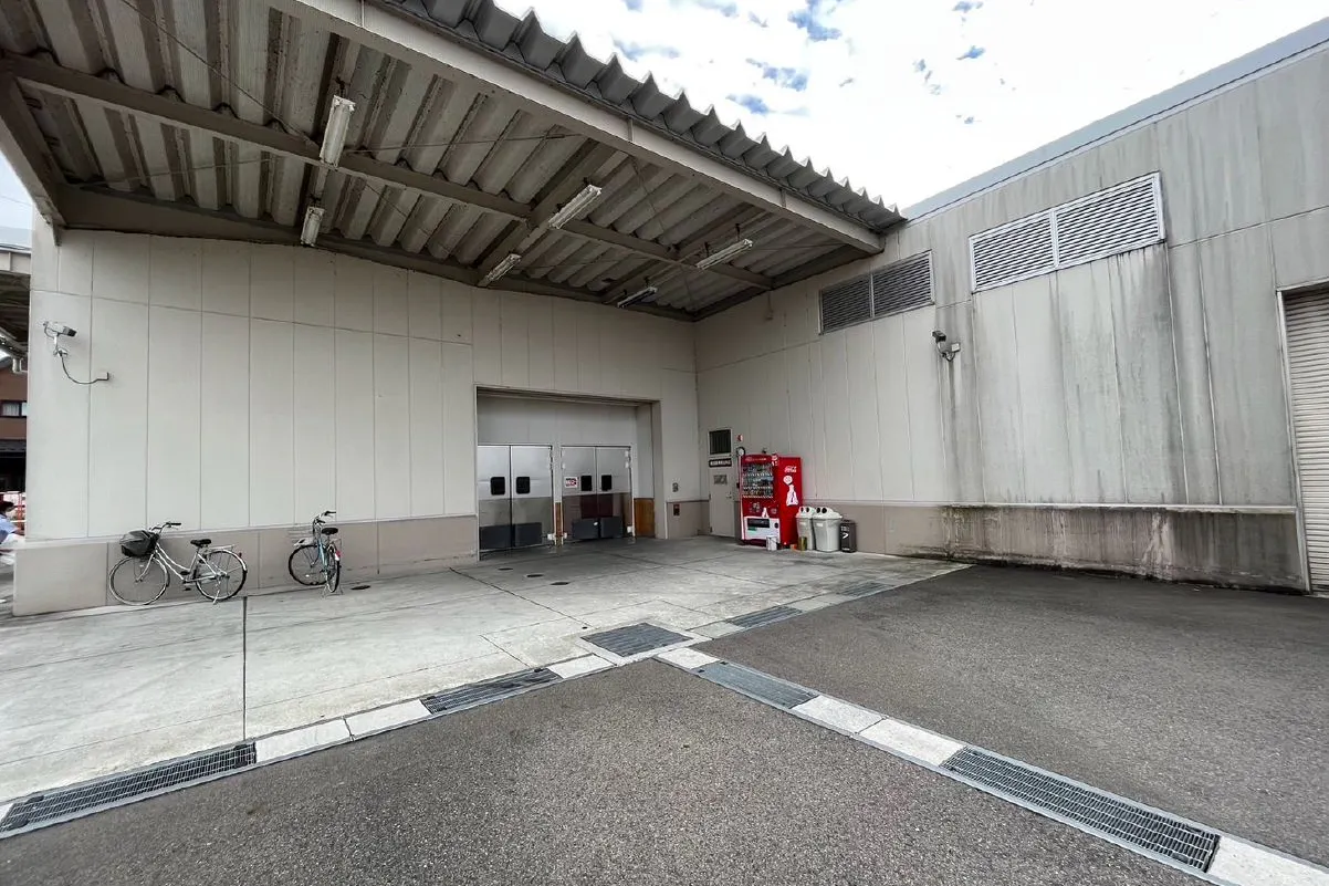 【スーパーセンターオークワ関】販促プロモーションに最適な1階軒下スペース