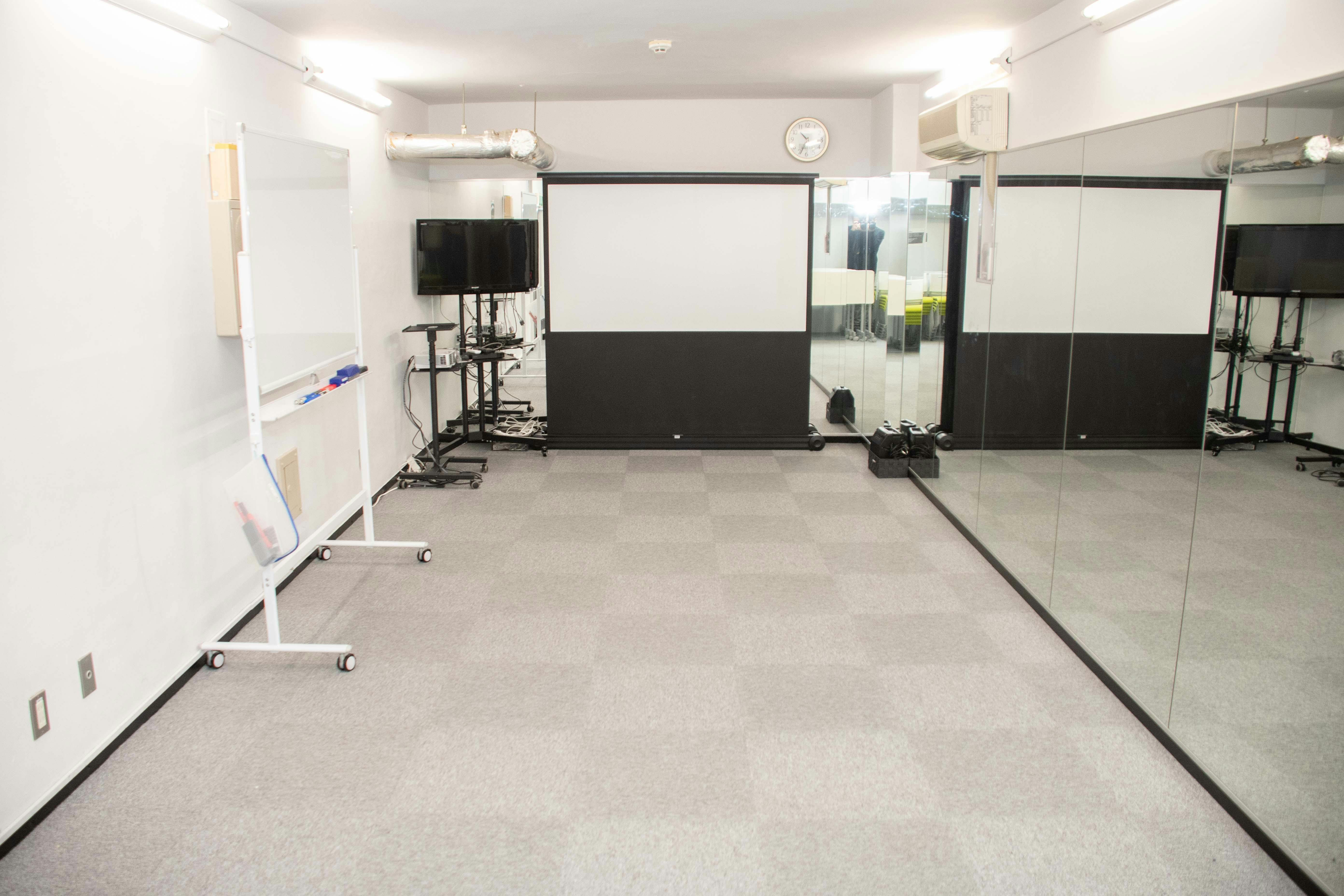 【神田駅1分】東口からすぐ!ワークショップや貸し会議室、コスプレ販売会場としても利用可能なイベントスペース