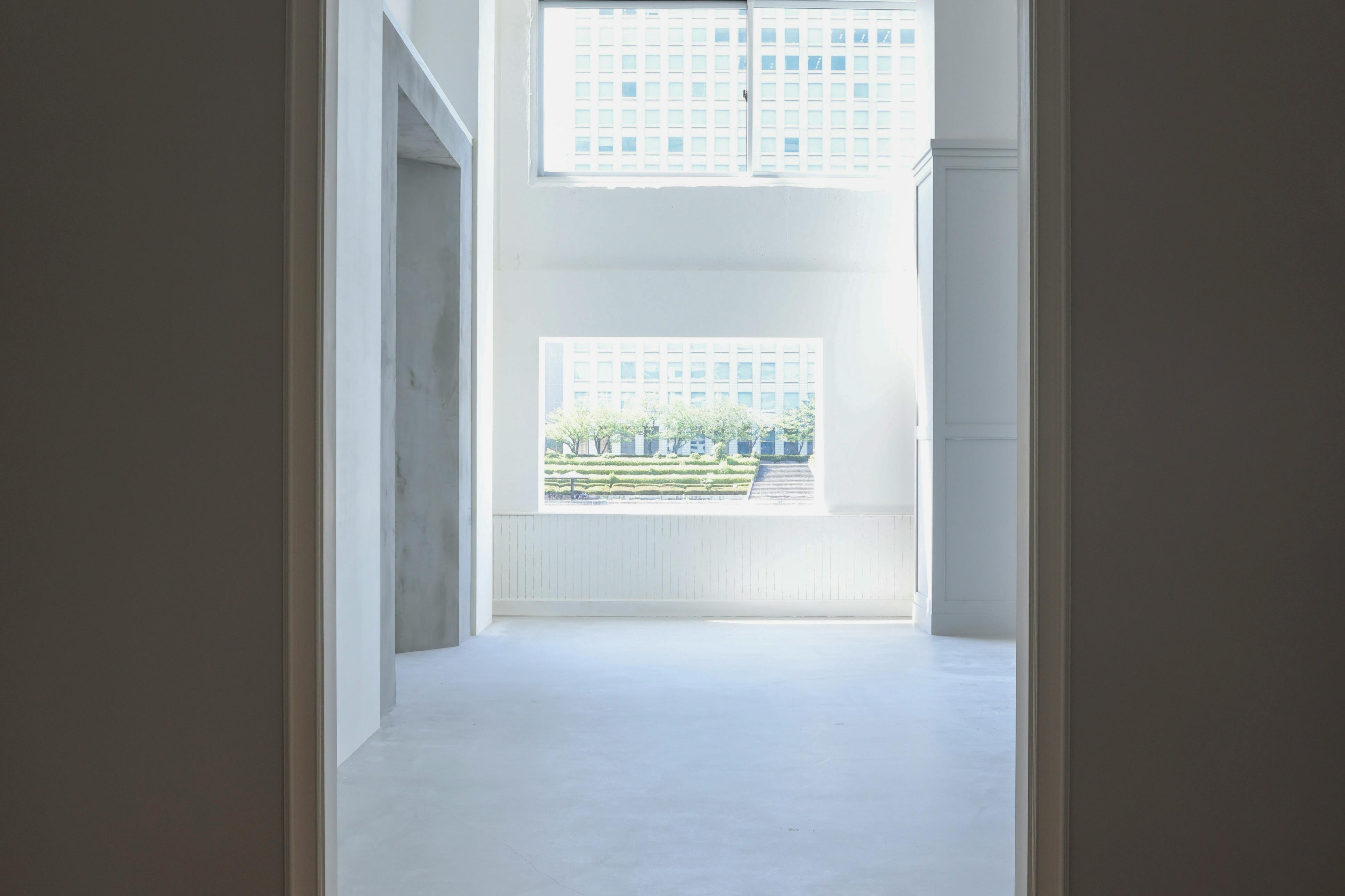 【門前仲町駅11分】撮影や展示会に適した白を基調とした一日中自然光が降り注ぐスタジオ