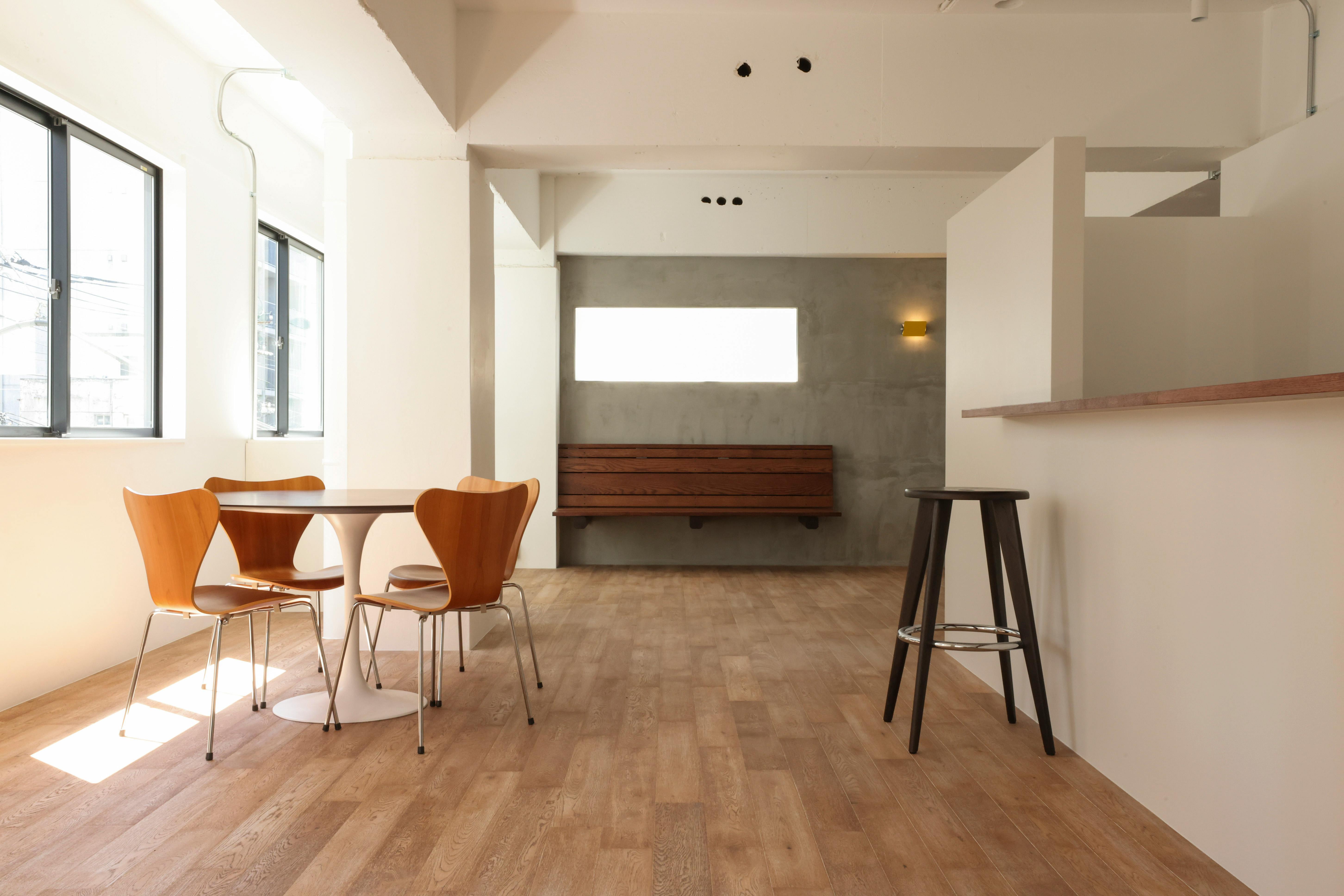 【門前仲町駅11分】撮影や展示会に適した白を基調とした一日中自然光が降り注ぐスタジオ