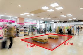 【松竹大船ショッピングセンター】ポップアップストアやプロモーションに適した商業施設内のダイソー前にあるイベントスペース(中サイズ)