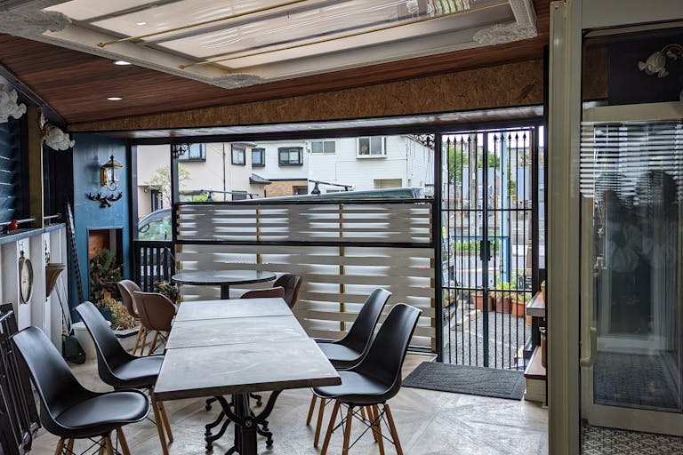 デッキ③屋根付き 多肉寄植えワークショップ開催中