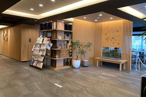 【KOKO HOTEL 京都三条(1Fロビー)】小規模な展示会やポップアップストアの会場に最適な京町屋の造りをイメージしたモダンな和風ギャラリー風のホテル内ロビースペース