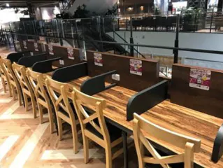 【イオンモール徳島】モール内広告 フードコートテーブルシールの画像